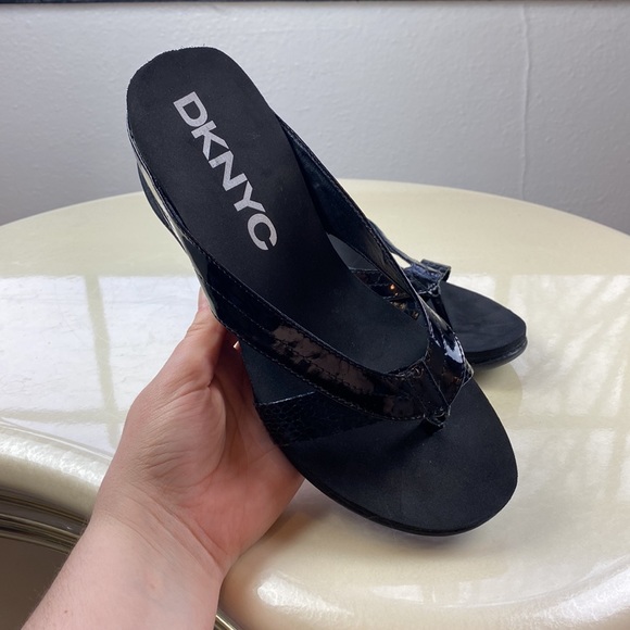 COPY - 90s DKNY Slip-on Heels - Picture 2 of 7